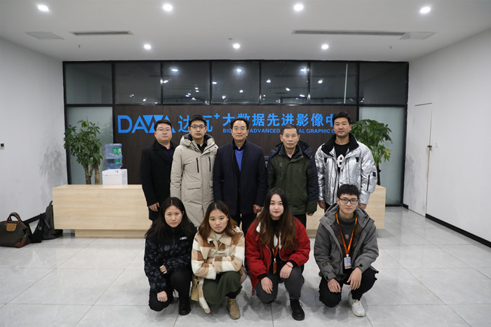 科技学院实习就业学生合影_副本.jpg