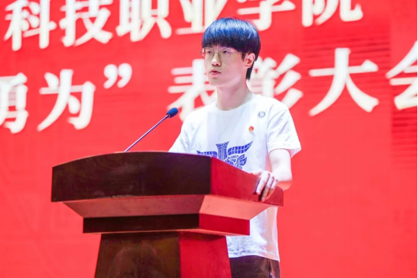人民日报 人民日 人民 日报 洛阳 科技 职业学院 职业 学院学生 学院 学生 杨浩 登上 上了